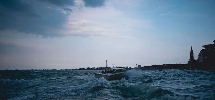 cleaning boat’s exterior