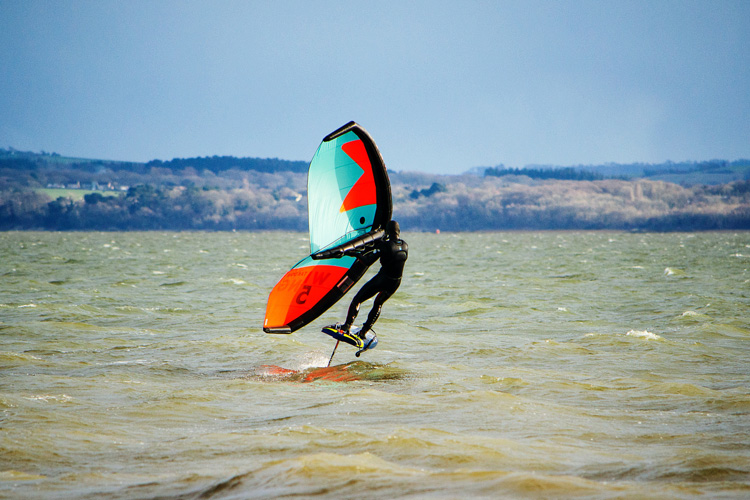 foil surfing